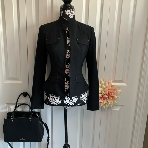 Fabulous Elie Tahari black jacket w/great lines&stitch detail & hook&eye closure - Picture 2 of 16